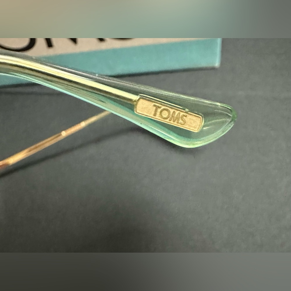 Brand New TOMS “Tulum” Bright Gold Laminate Gradient Brown Oversized Sunglasses - Picture 7 of 8